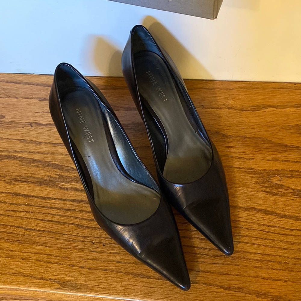 Black Leather Pointed Toe Pumps